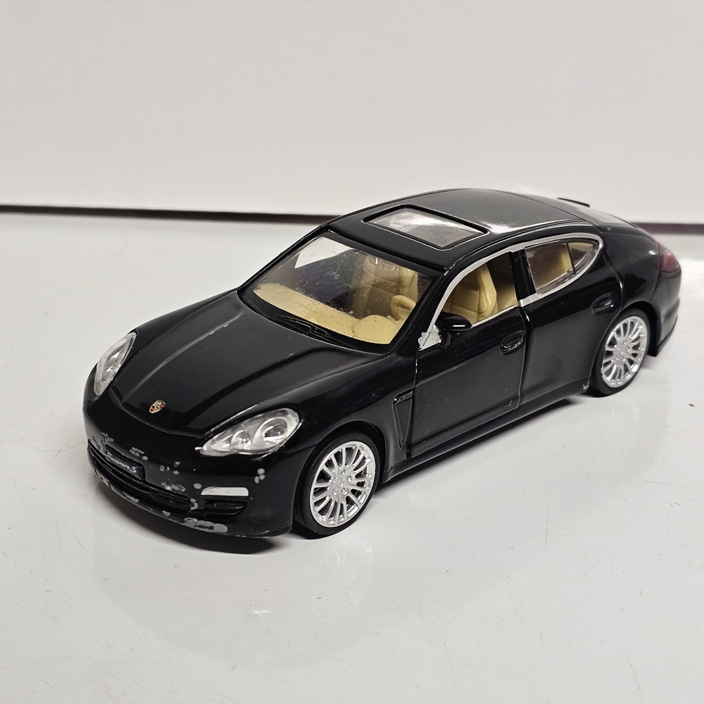 Porsche Panamera Diecast Car – 1:32 Scale Black w/ Tan Interior – Opening Doors